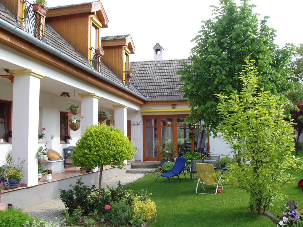 Rudolf's Fogadó Zsira Exterior foto